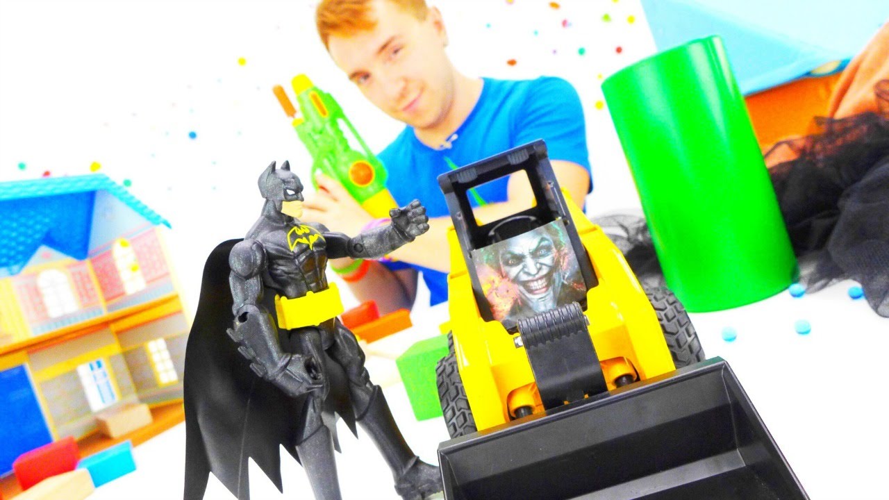 Dzhoker-JOKER-protiv-OKTONAVTA-Video-s-igrushkami-dlya-malchikov-Betmen-speshit-na-pomoshh