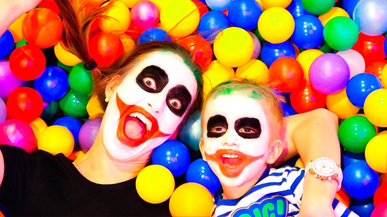 Dzhokery-v-Parke-razvlechenij-Bad-baby-Joker-Mommy-Joker-Superhero-Fun