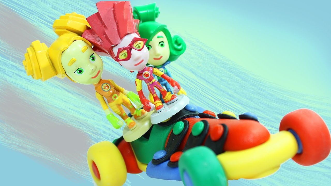 Fiksiki-multik-iz-igrushek.-Simka-i-Verta-posporili-iz-za-novoj-mashinki-Fajera