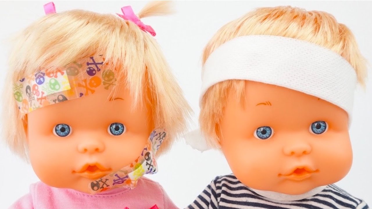 Igraem-v-doktora-3-serii-podryad.-Dochki-Materi-igraem-s-pupsami.-Igrushkin-TV