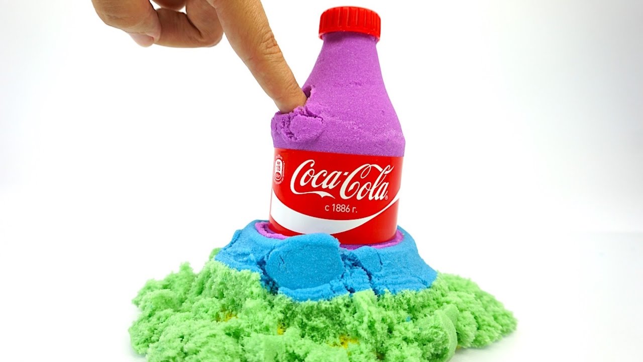 Kineticheskii-pesok-dlya-detei-.-Delaem-butylku-Koka-Kola.-Uchim-tsveta-Igrushkin-TV