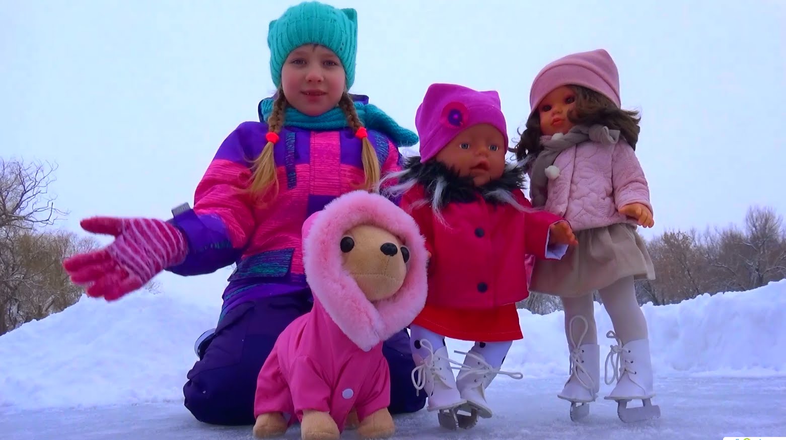 Kukly-i-CHi-CHi-Lav-na-konkah-Anyutkiny-podruzhki-i-sobachka-CHi-CHi-na-katke-Doll-Skating