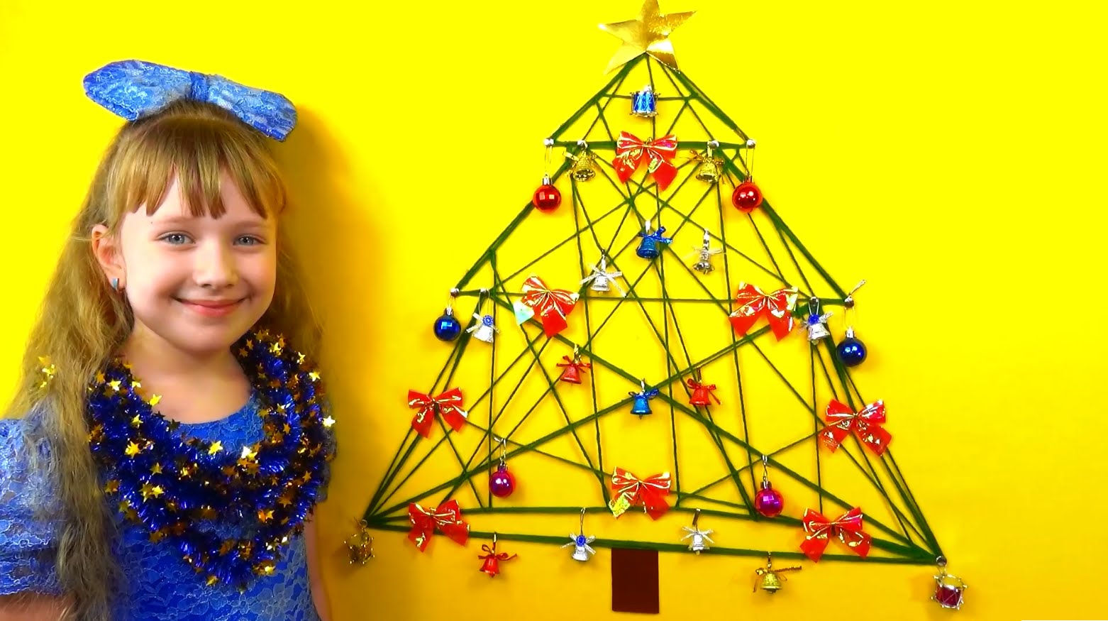 Life-Hacks-How-to-Make-a-diy-Christmas-Tree-Delaem-novogodnyuyu-yolochku-na-stene
