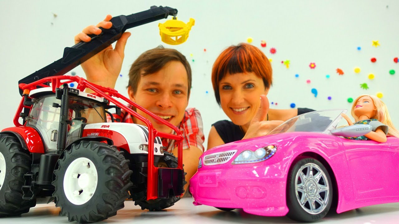 MASHINKI-Barbi-i-Masha-KAPUKI-KANUKI-v-avtosalone-Video-s-igrushkami-dlya-detej-vybiraem-mashiny