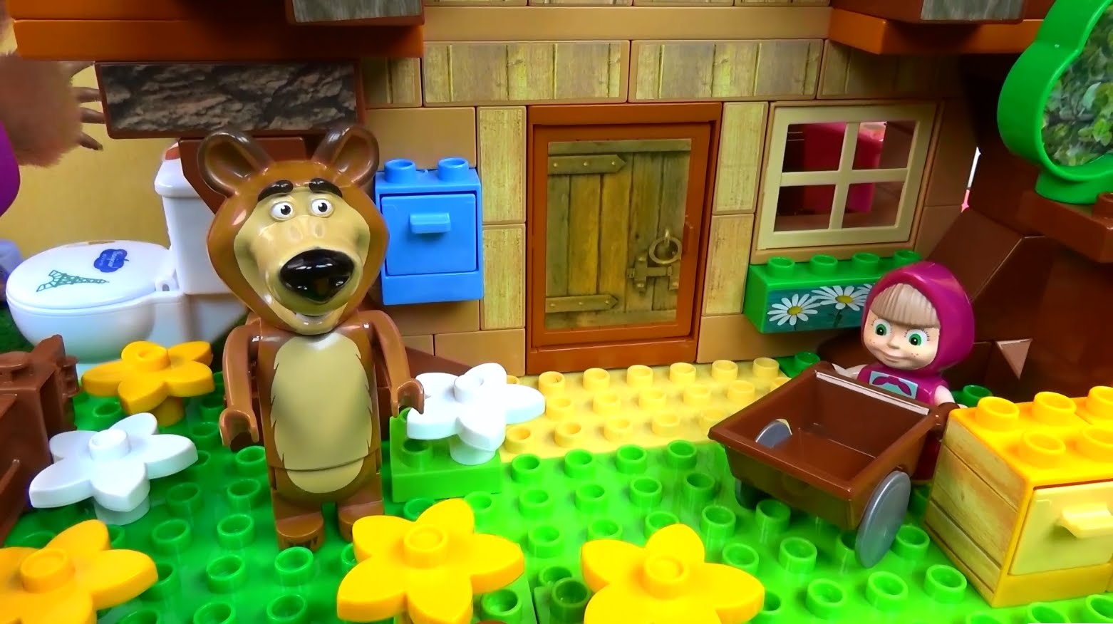 Masha-i-Medved-Konstruktor-Domik-Mishki-Igrovoj-nabor-Sobiraem-igraem-Masha-and-the-Bear-Compilation