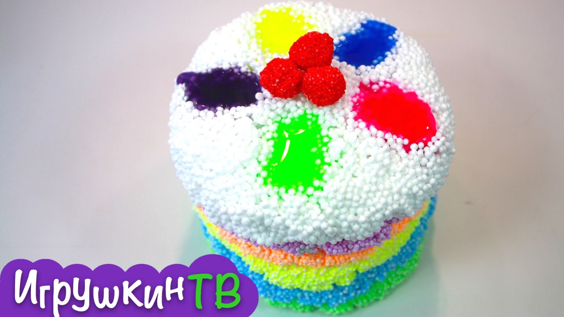 Masha-i-Medved.-Masha-delaet-tort-na-den-rozhdeniya-Medvedya.-Masha-and-the-Bear