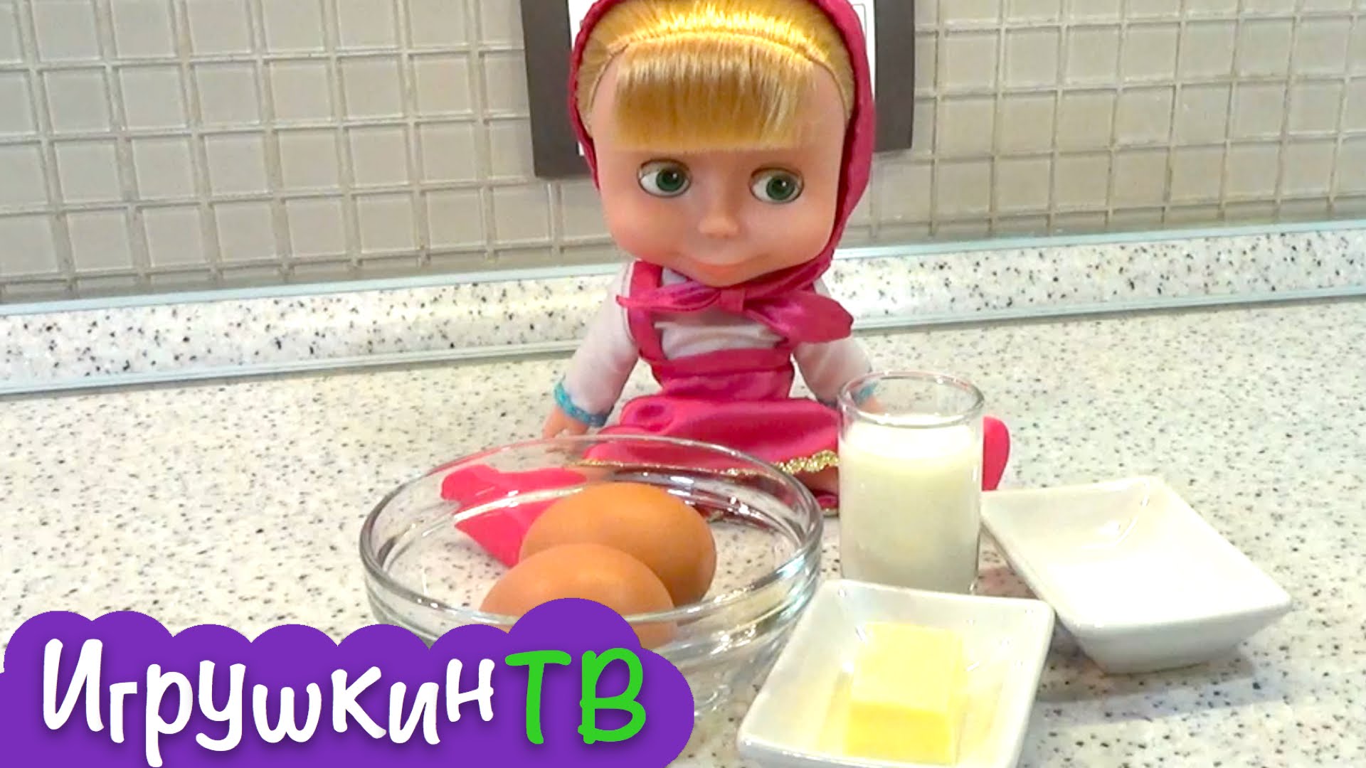 Masha-iz-multfilma-Masha-i-Medved-gotovit-nastoyashhii-zavtrak-dlya-Mishi.-Masha-and-the-Bear