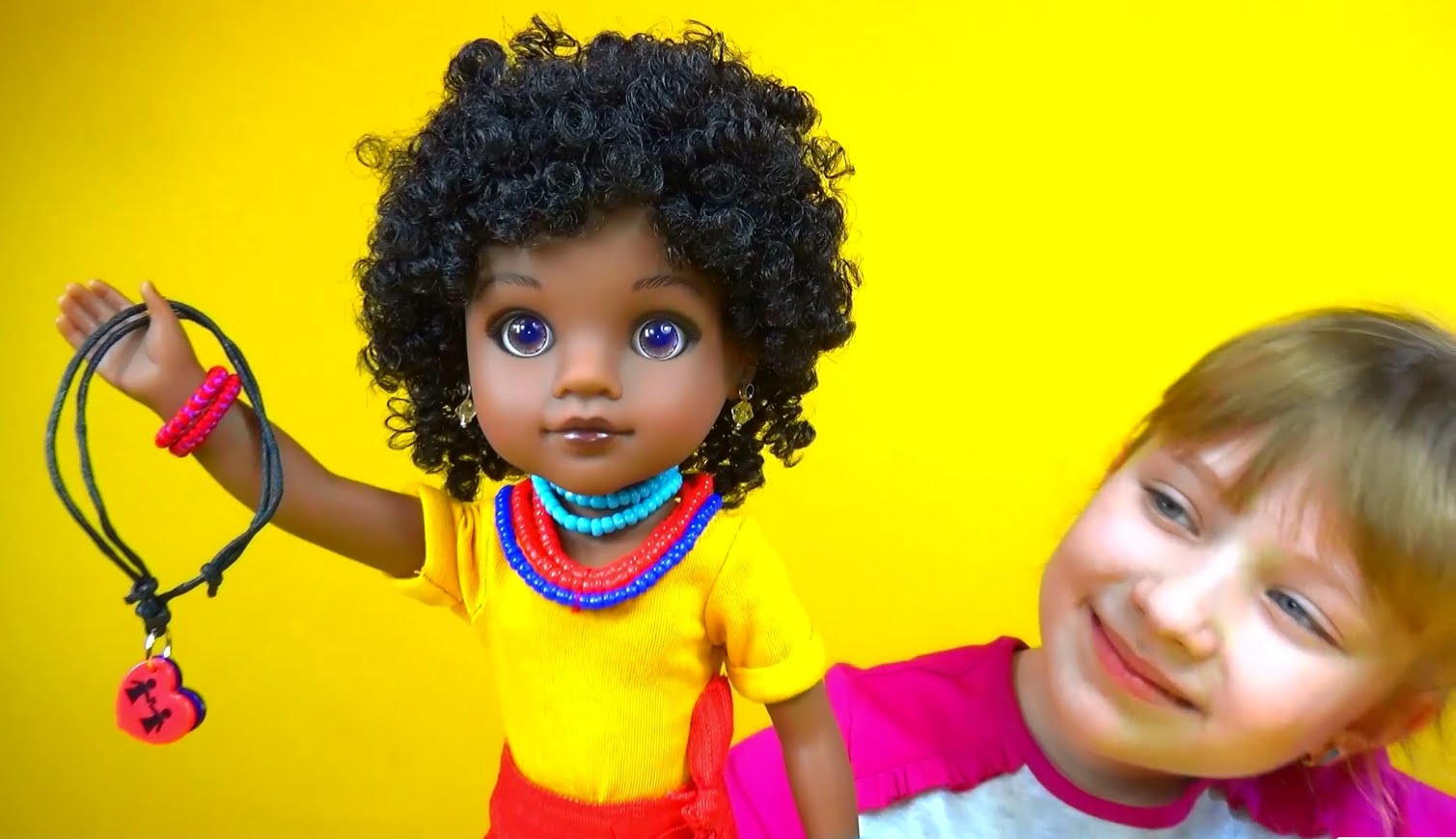 Neobychnaya-temnokozhaya-kukla-Niya-Raspakovka-igrushki-Dark-skinned-doll-Niya-Unpacking-toys