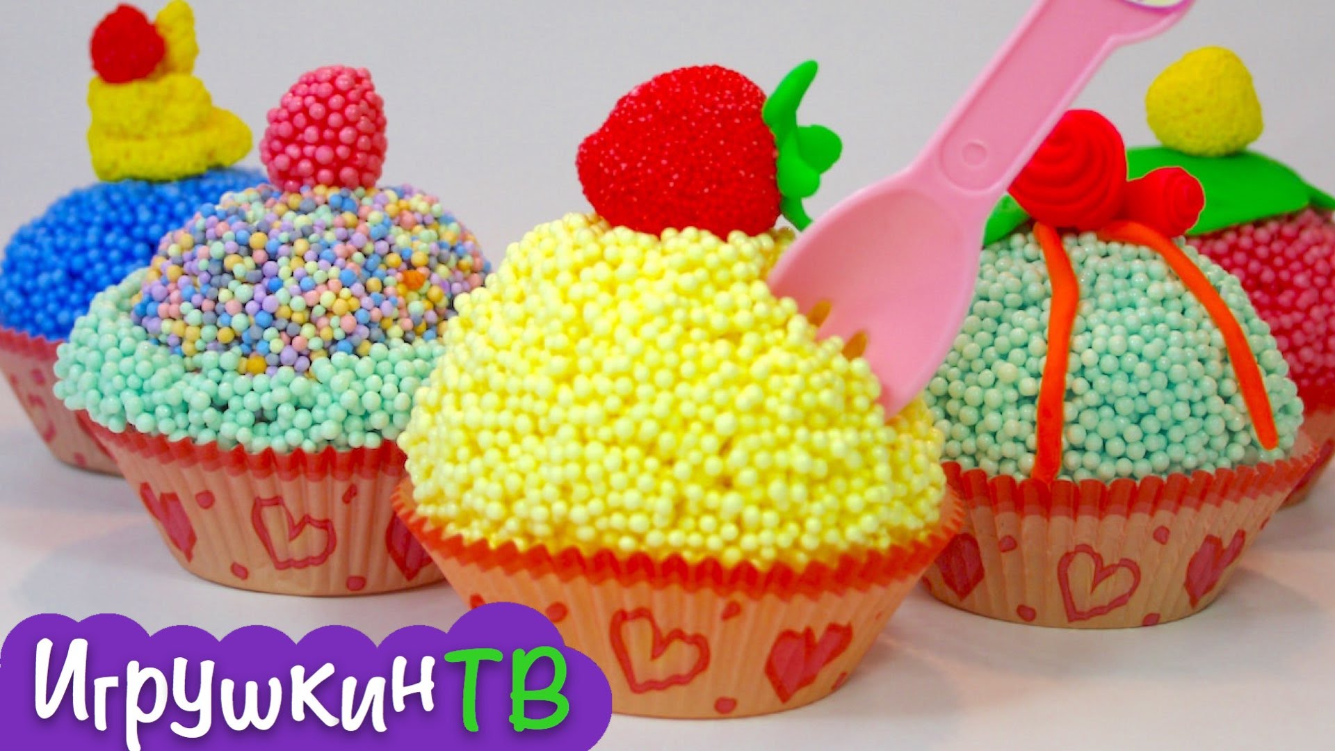 Neobychnye-syurprizy-iz-plastilina-s-geroyami-multikov-Masha-i-Medved.-Surprises