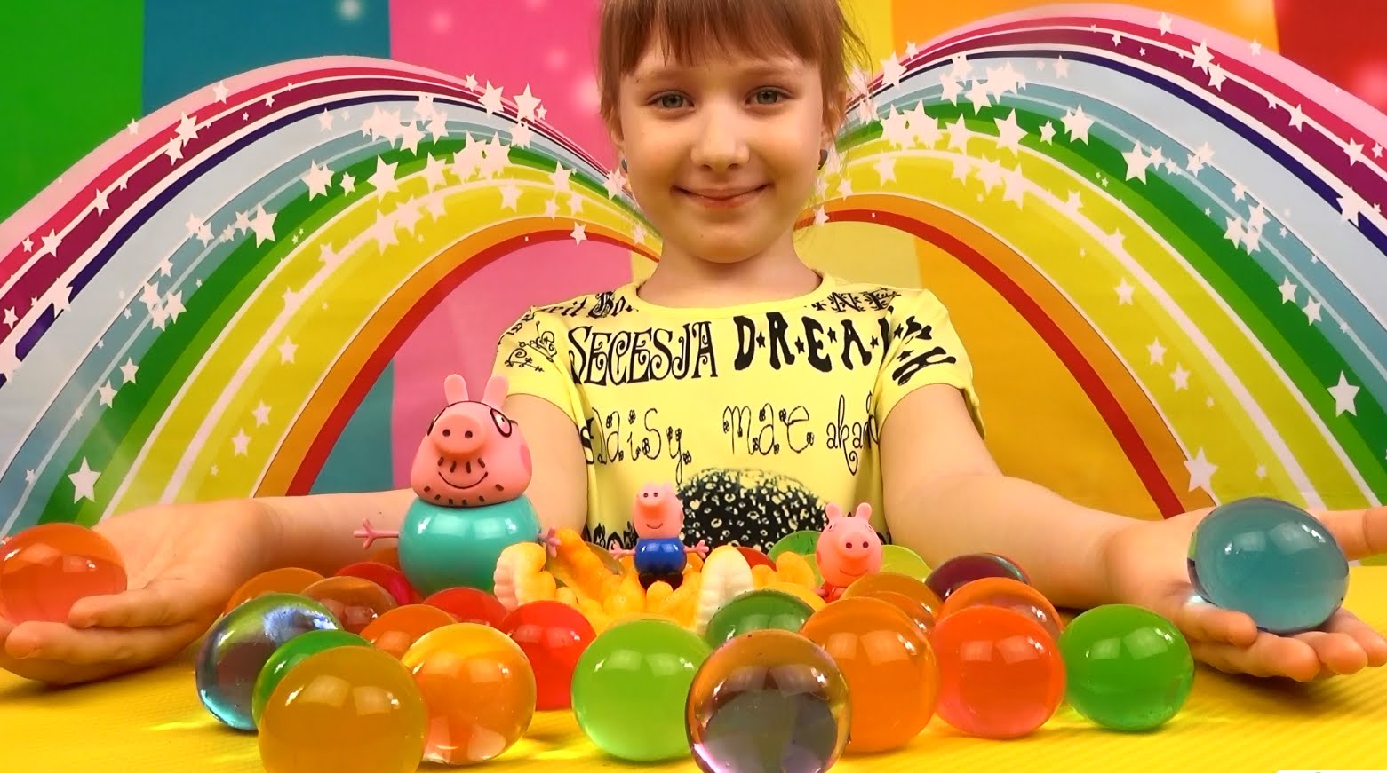 Ogromnye-Orbiz-Svinka-Peppa-igraet-Orbeez-Vyrashhivaem-morskuyu-zvezdu-i-bolshie-raznotsvetnye-shariki