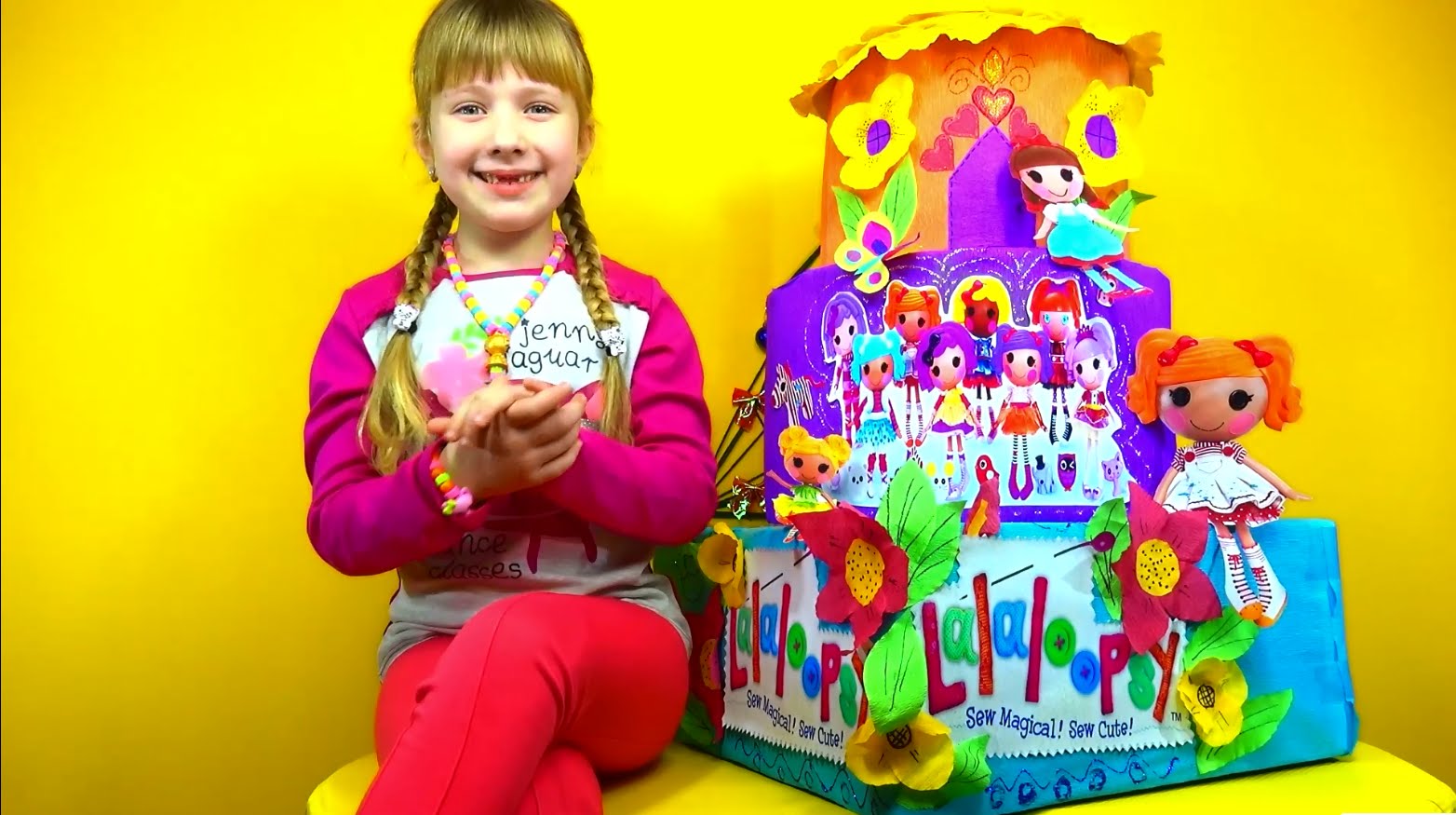Ogromnyj-Lalalupsi-tort-otkryvaem-syurprizy-igrushki-HUGE-Lalaloopsy-Birthday-Cake-Surprise-Toys