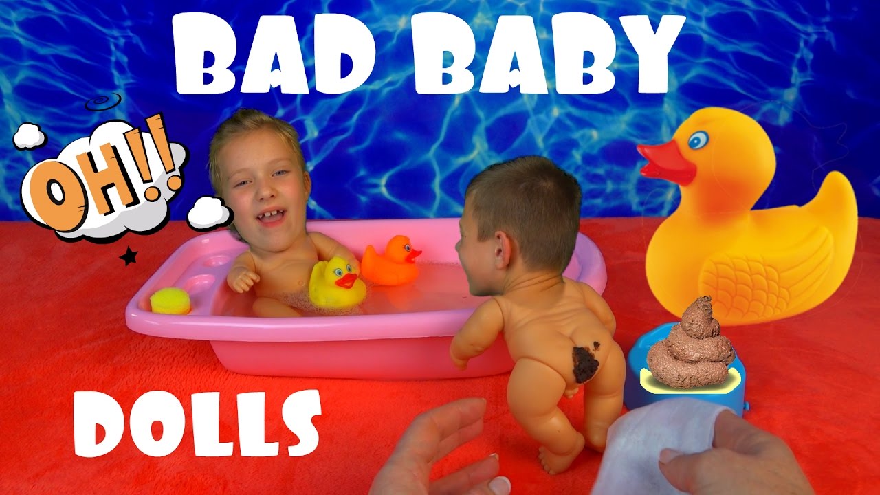 Pupsiki-Malyshi-kakayut-na-gorshok-Kupayutsya-v-vannoj-Bad-Baby-Dolls-Talking-Twin-Babies