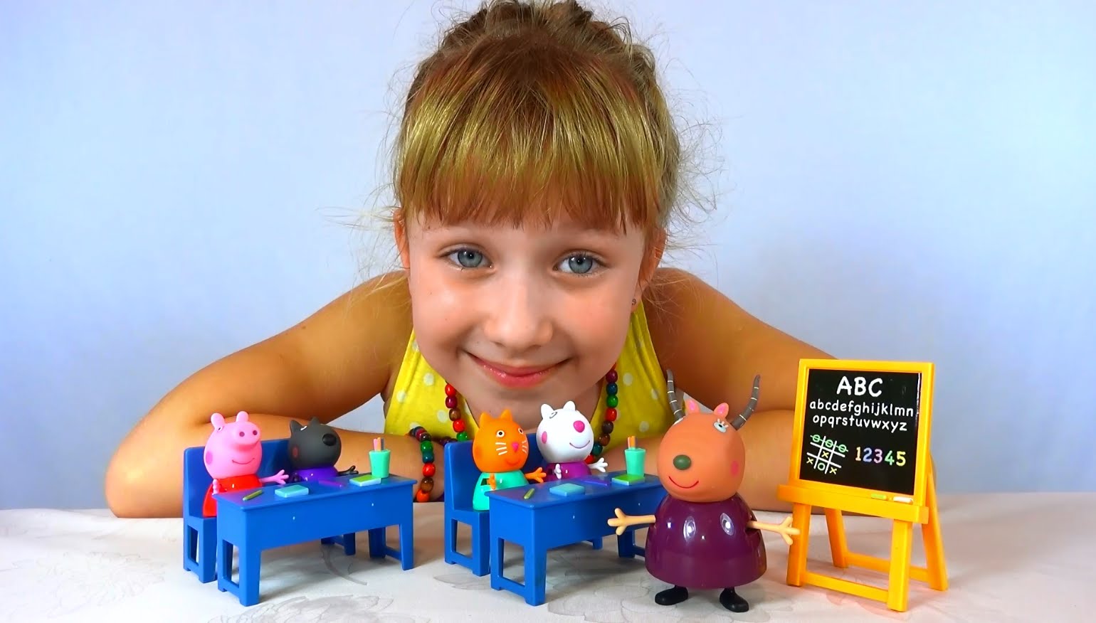 Svinka-Peppa-s-druzyami-Idem-v-shkolu-Peppa-Pig-Go-to-School