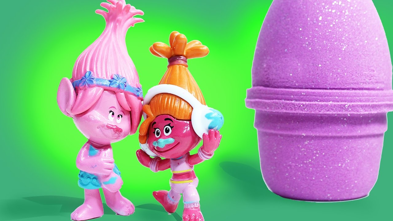 Trolli-2016.-Otkryvaem-syurprizy-iz-kineticheskogo-peska.-Video-s-igrushkami