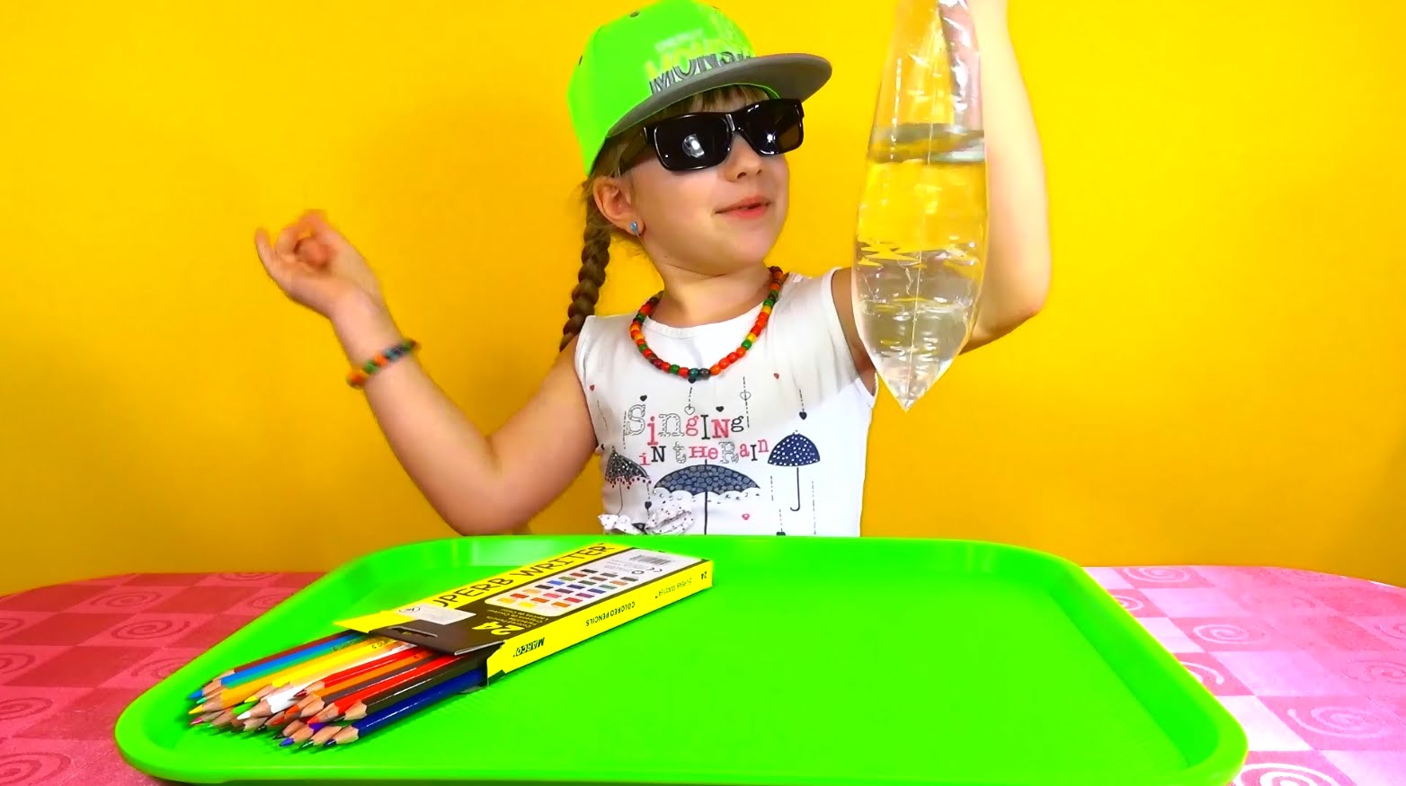 Uvlekatelnyj-fokus-eksperiment-s-vodoj-i-karandashami-Amazing-Science