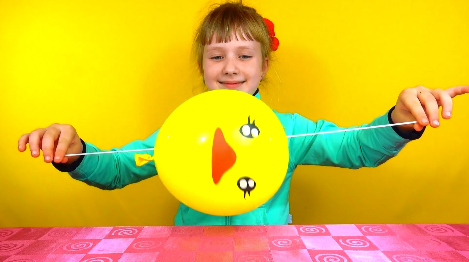 Uvlekatelnyj-fokus-s-vozdushnymi-sharami-Simple-Science-Experiments-Balloons