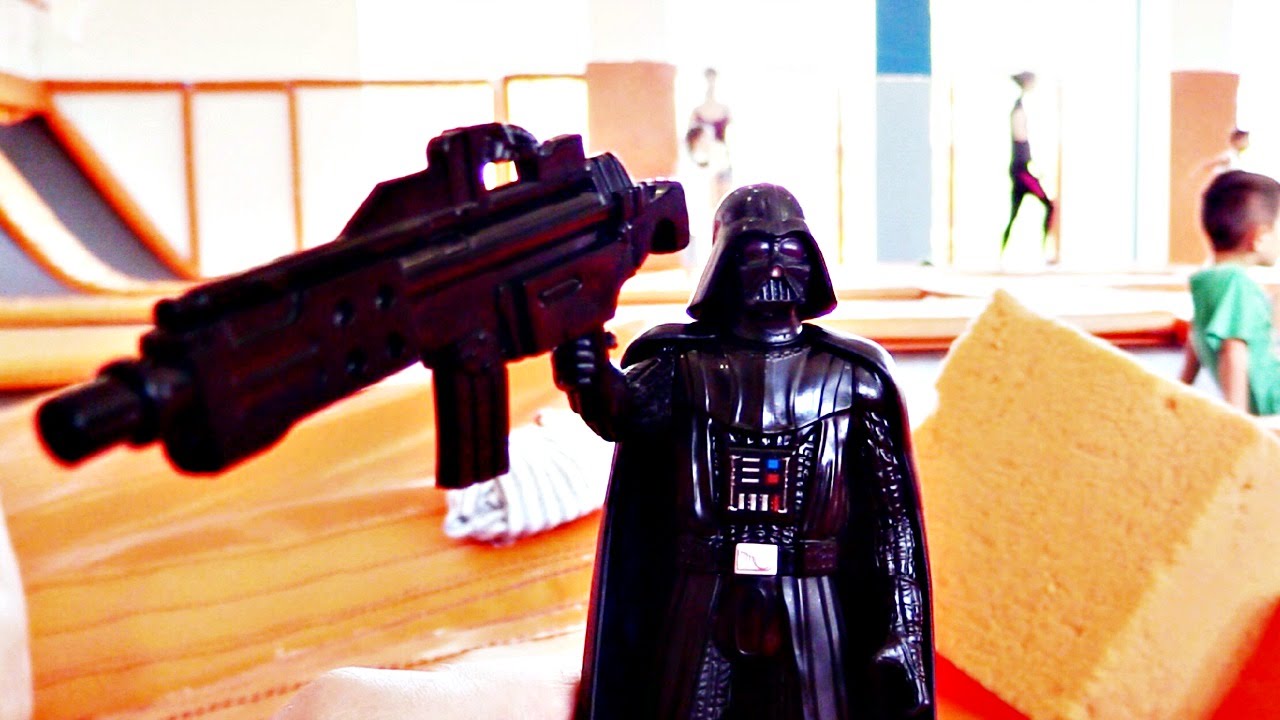 Video-dlya-detej-BATUTY-Spider-Man-Spajdermen-i-Fedor-razozlili-DARTA-VEJDERA-Bezhim