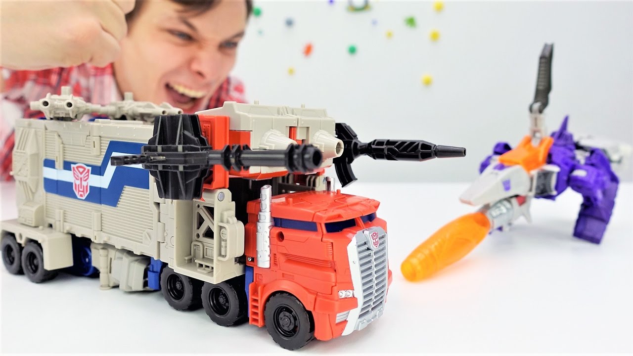 Video-s-igrushkami-Transformery-Optimus-protiv-Galvatrona-Kto-silnee