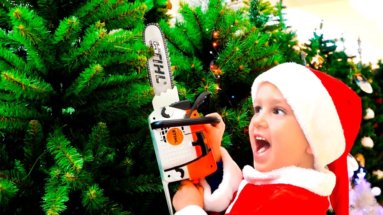Vrednyj-Malysh-Santa-Spilil-Elku-v-Supermarkete-Bad-Baby-Santa-Broken-Christmas-Tree-in-Supermarket