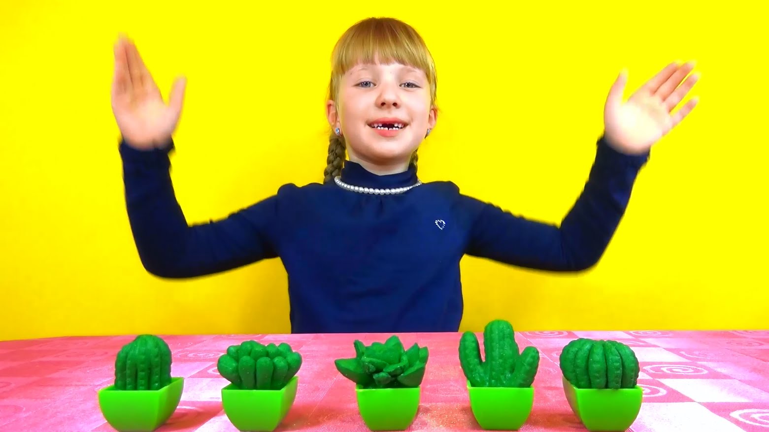 We-grow-in-the-water-toy-pots-Vyrashhivaem-v-vode-igrushechnye-kaktusy