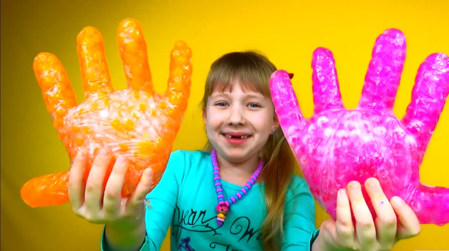 Zamorazhivaem-rastushhie-shariki-Orbiz-Amazing-Science-Experiments-Freezing-growing-balls-Orbiz