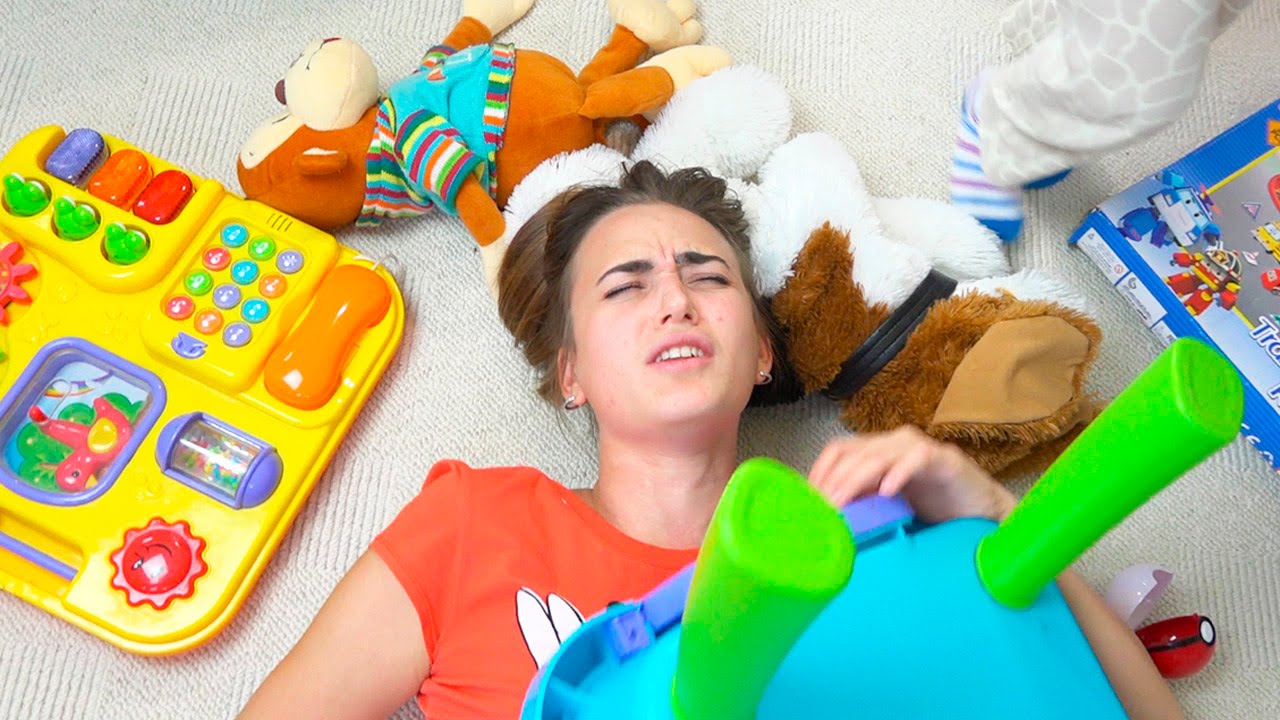 Bad-Baby-Vrednye-Detki-Ubirayut-Igrushki-Clean-Room-With-Toys-Fail