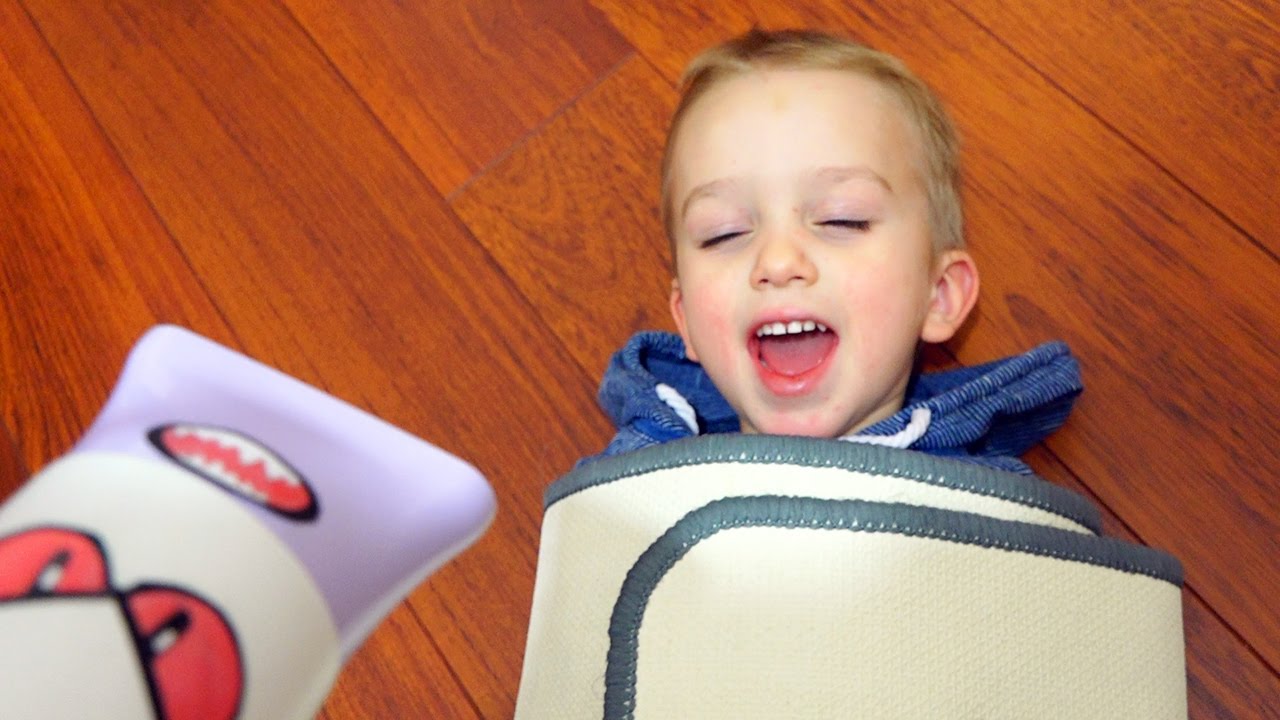 Bad-baby-Napadenie-Strashnogo-Fena-Attack-Scary-Hair-Dryer