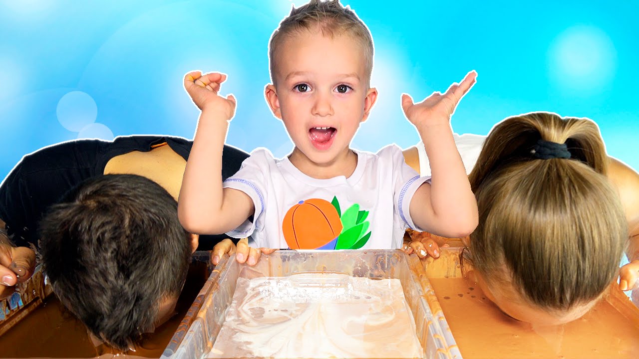 CHELLENDZH-S-EDOJ-VANNA-IZ-SHOKOLADA-I-SGUSHHENKI-Ishhem-Igrushki-FOOD-CHALLENGE