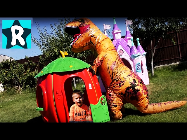Dinozavr-Napal-na-Detej-STRASHILKI-Sbornik-Video-dlya-Detej-pro-Dinozavrov-Giant-Dinosaur-attacks-kids