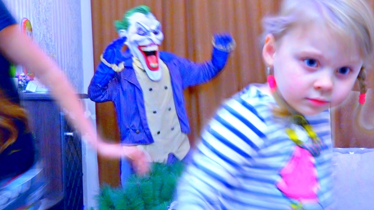 Dzhoker-Strelyaet-UPALA-ELKA-Dzhoker-zakryl-Devochek-na-balkone-Dlya-detej-KIDS-Children