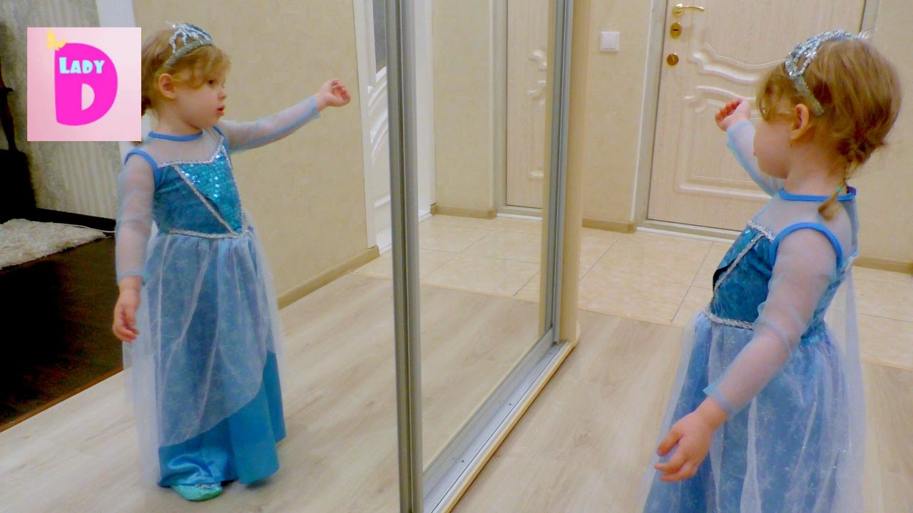 FROZEN-Dana-meryaet-plate-Elzy-Raspakovka-posylki.-Video-dlya-detej