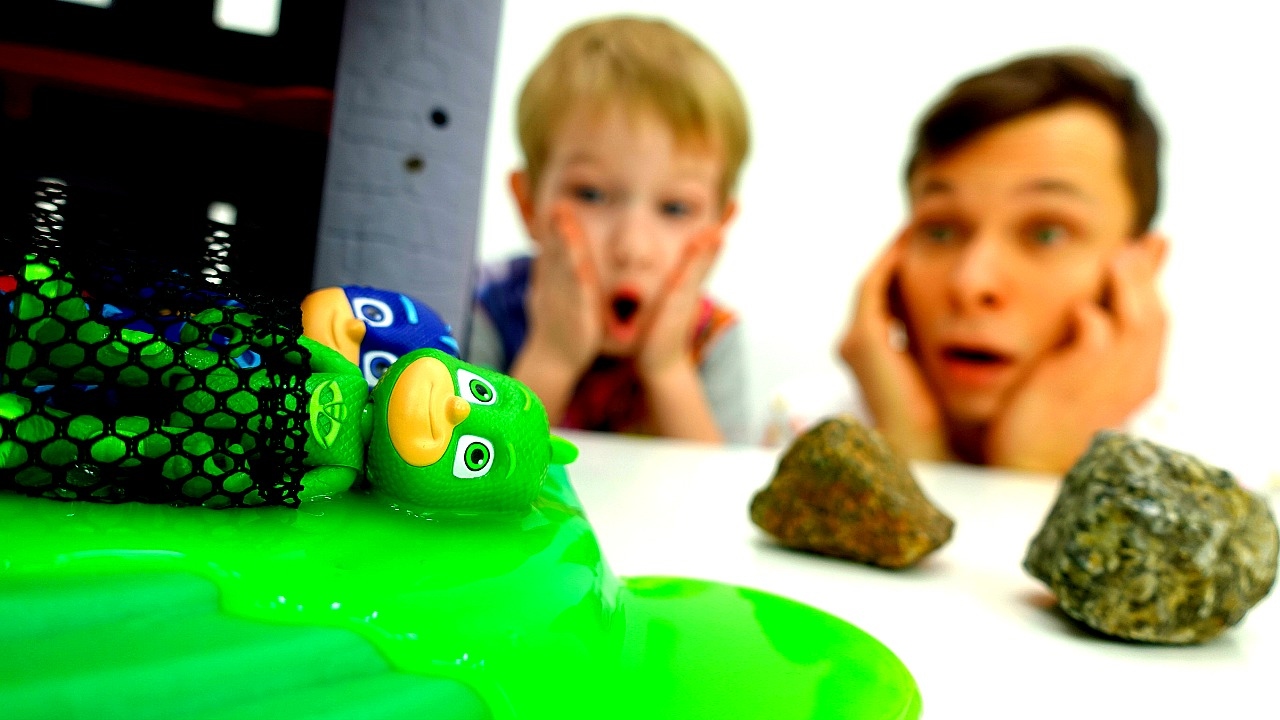 Geroi-v-Maskah-v-Lovushke-Deti-i-Roditeli-spasayut-Gekko-KetBoj-i-Alett-Video-igrushki-dlya-malchikov