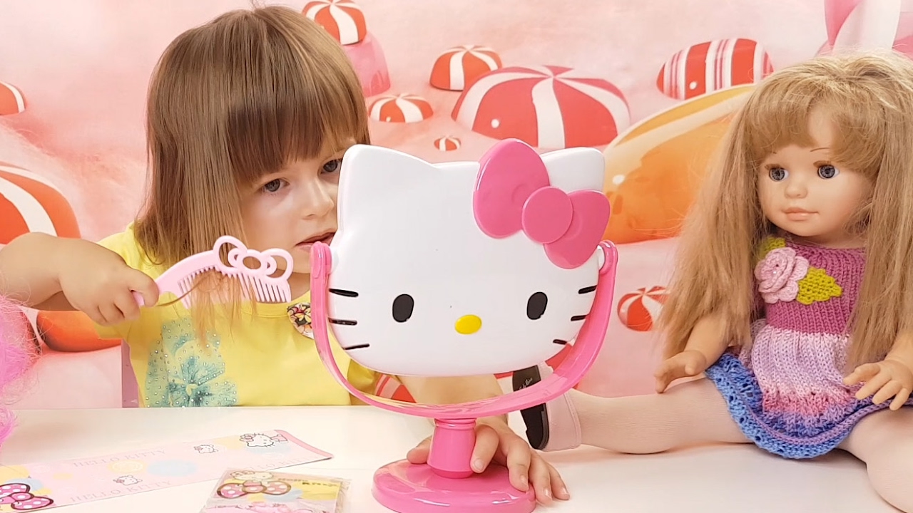 Hello-Kitti-Zerkaltse-Tualetnyj-Stolik-Raspakovka-Video-dlya-detej-Hello-Kitty