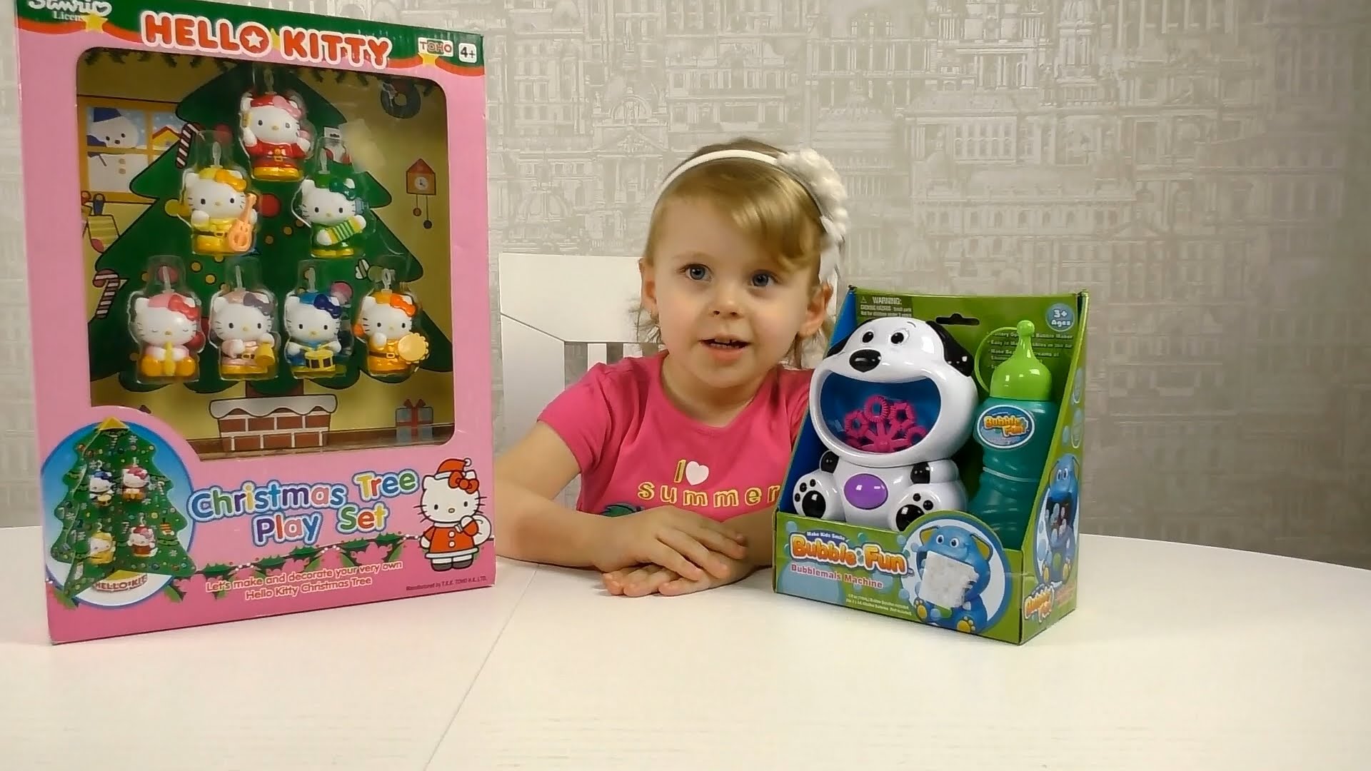 Hello-kiti-novogodnyaya-YOlka-i-mylnye-puzyriHello-kitty-christmas-tree-and-bubbles