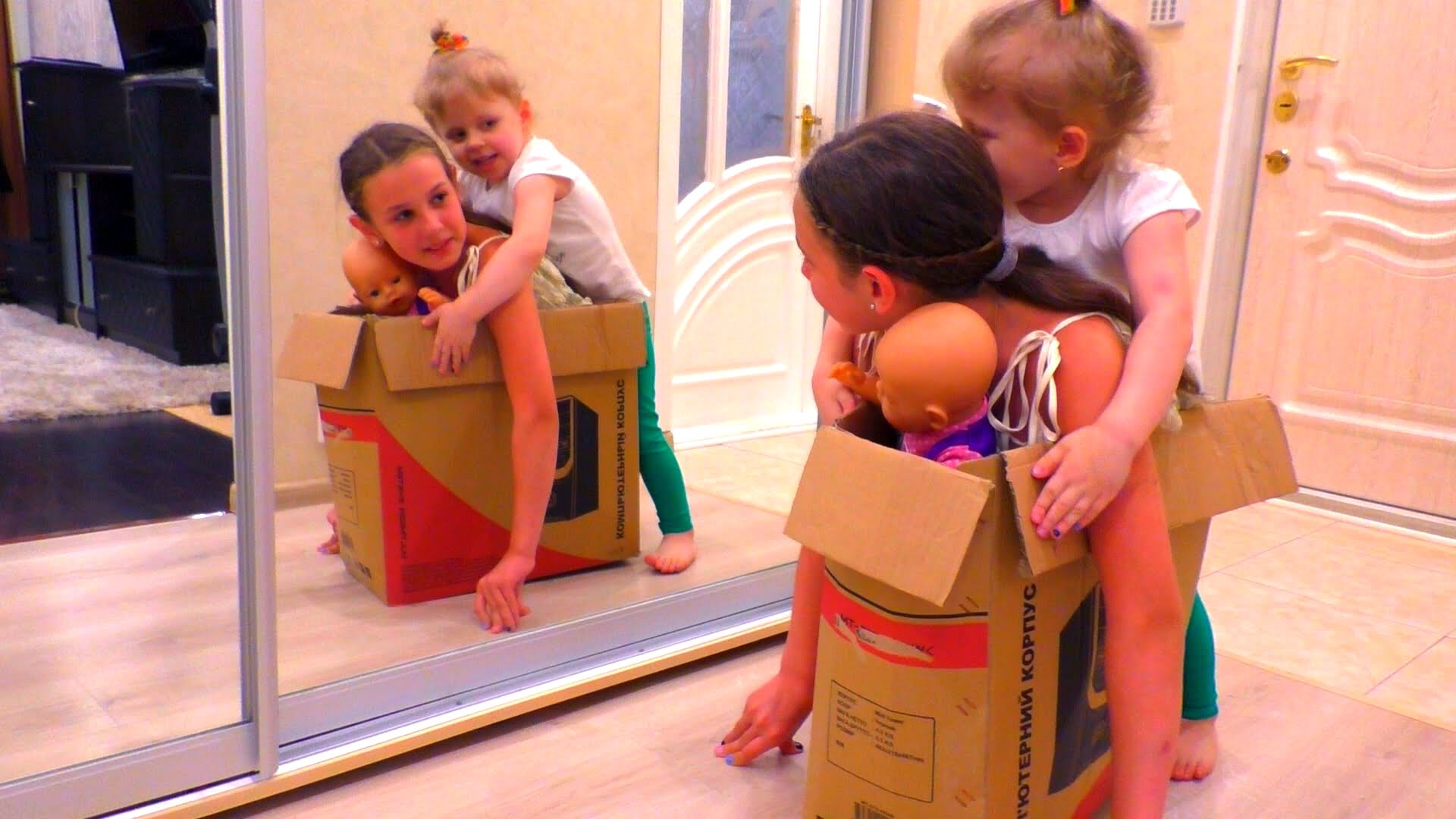 Kataemsya-doma-v-korobke-Baby-Born-kataetsya-vmeste-s-nami.-Box-ride