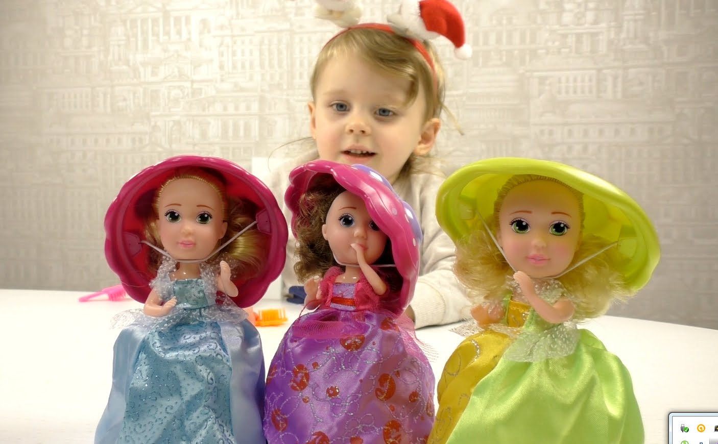 Otkryvaem-aromatnye-kapkejki-Cupcake-surprise