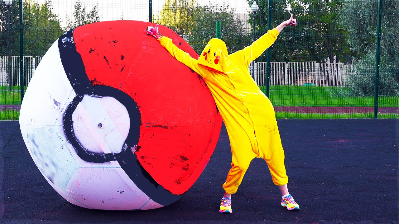 POKEMON-GO-SAMYJ-BOLSHOJ-POKEBOL-v-MIRE.POJMAT-PIKACHU-BIGGEST-POKEBALL-in-the-World-igra-pokemon-go