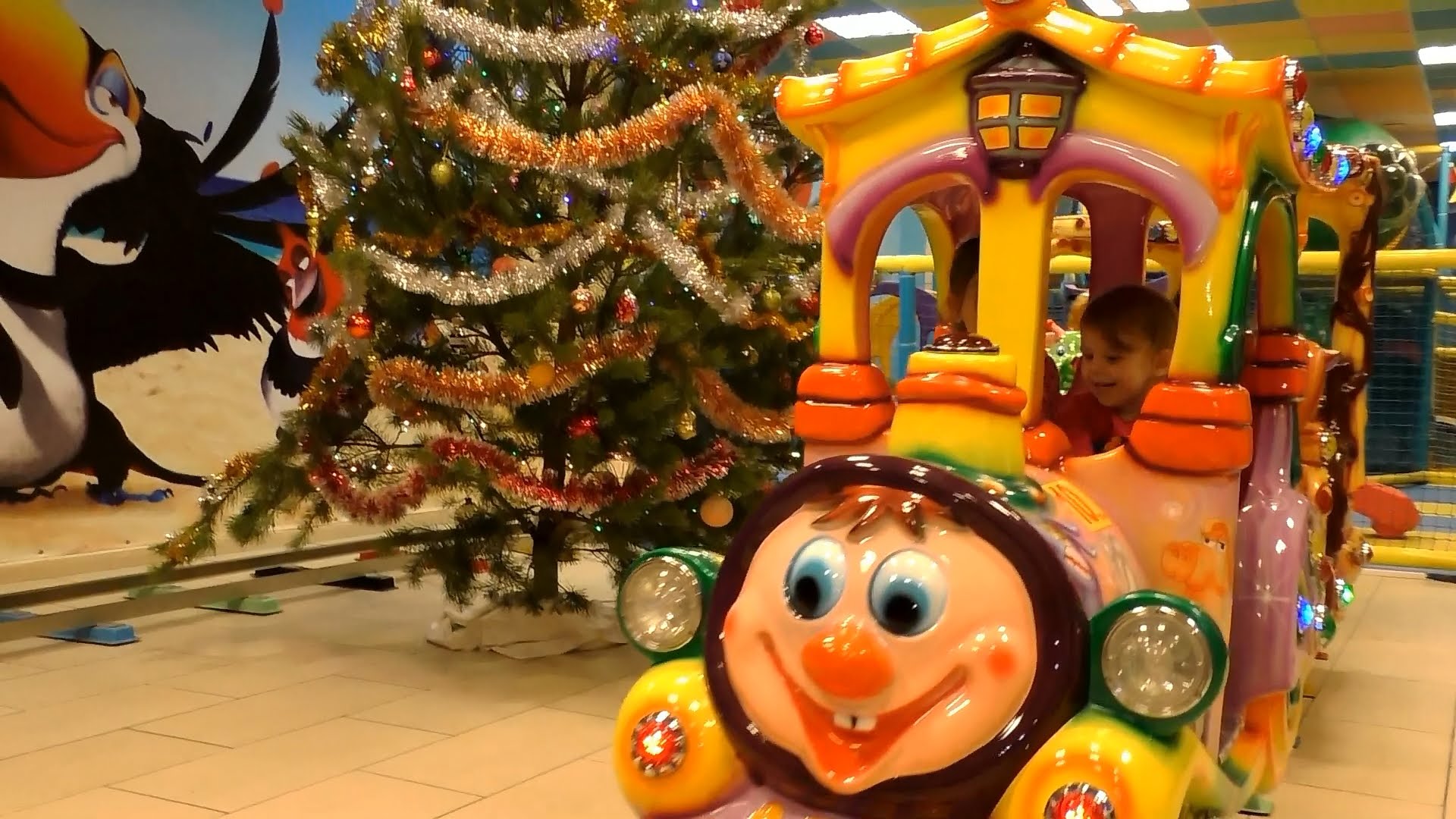 Poezdka-v-magazin-igrushek-i-razvlekatelnyj-tsentr-Toys-shopping-and-entertainment