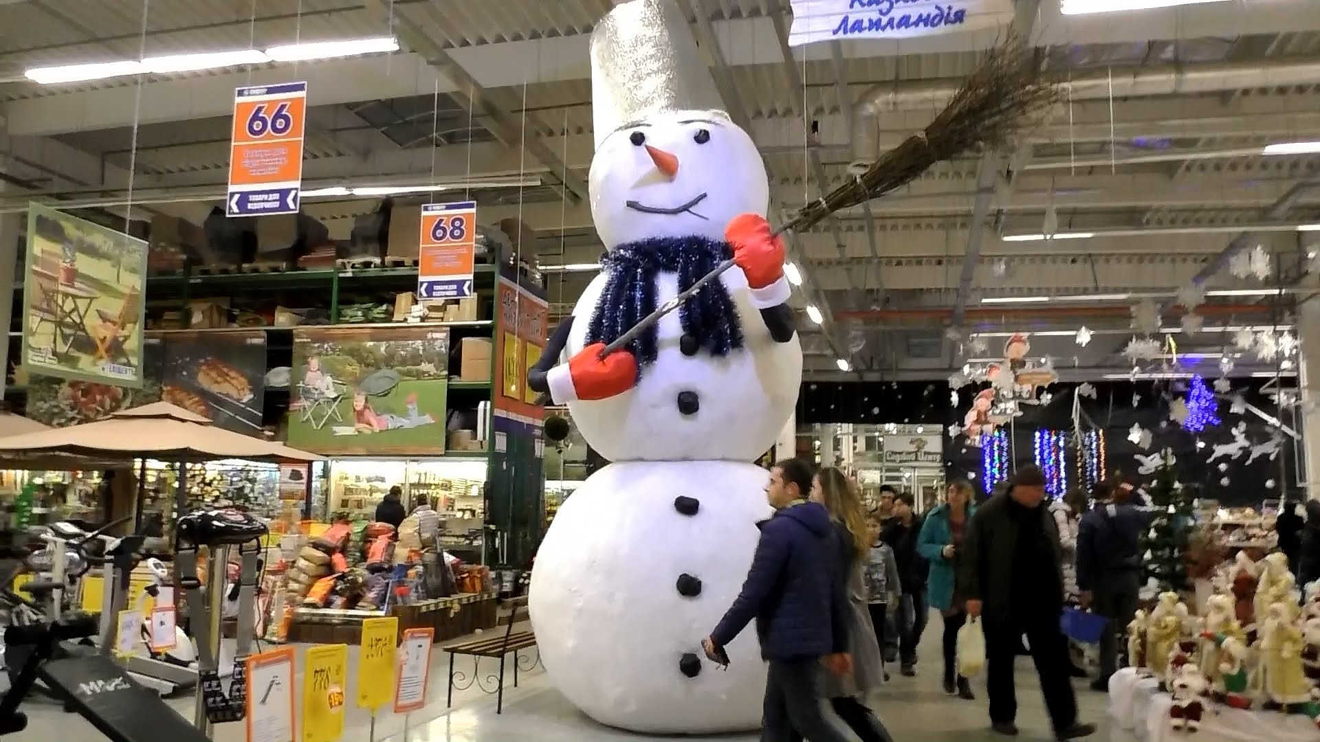 Poezdka-za-igrushkami-dlya-YOlochki-Voyage-for-Christmas-tree-decorarions