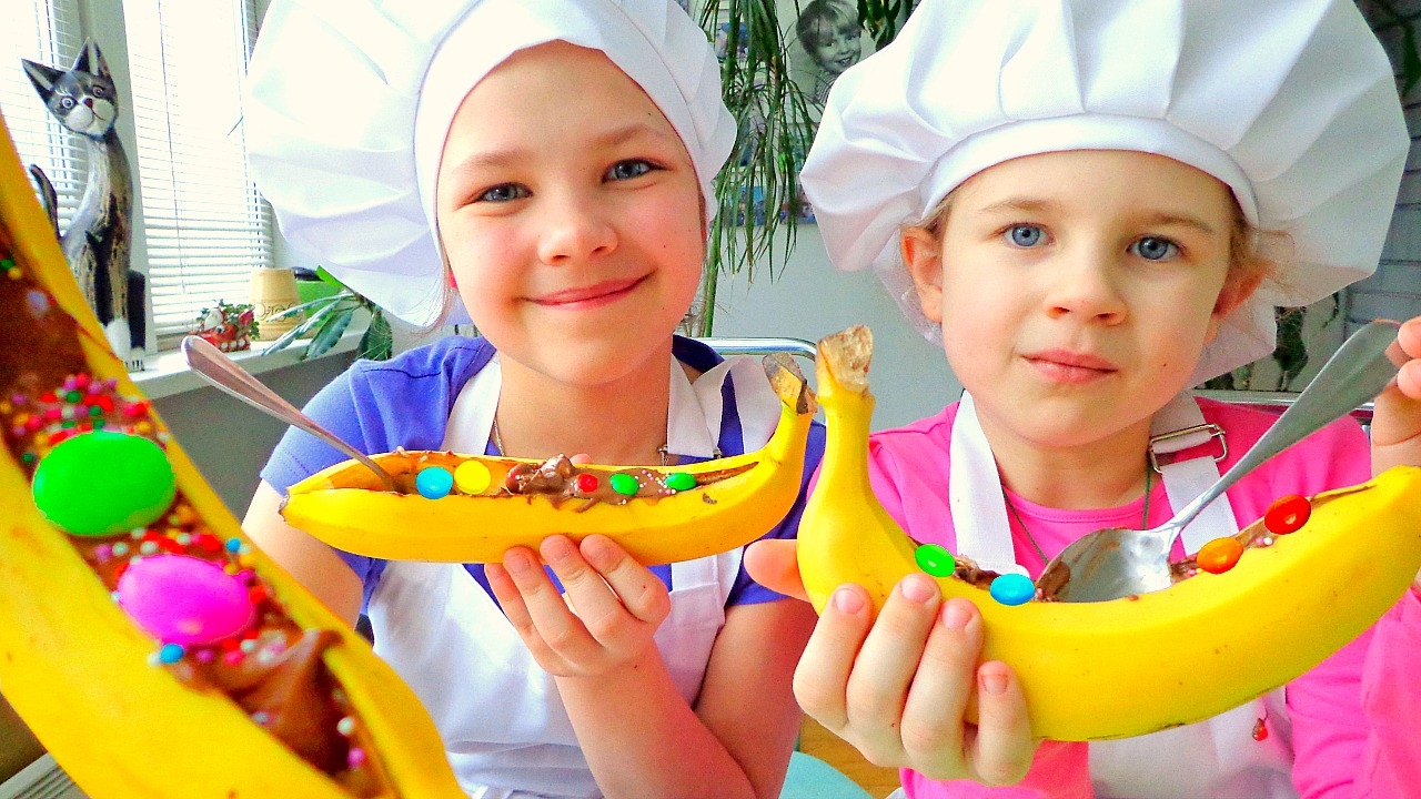 Prostye-retsepty-s-Nastej-i-Ksyushej-SHOKOLADNO-BANANOVYJ-Desert-Video-dlyadetej-Igry-eda