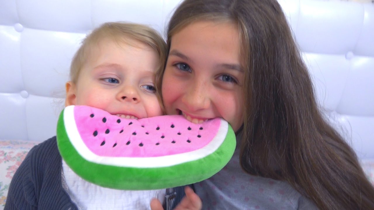 Raspakovka-posylki-s-Pokemonami-PIKACHU-Dlya-detej-KIDS-Children