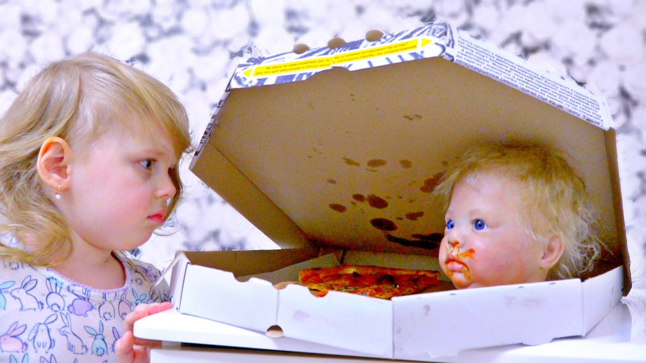 S-KUKLOJ-CHTO-TO-NE-TAK-Po-vsemu-domu-poyavlyaetsya-GOLOVA-ot-kukly-Dlya-detej-KIDS-Children