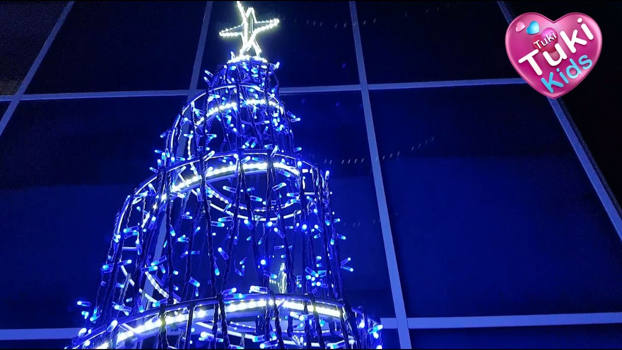 VLOG-Novogodnij-shopping-Novyj-God-Anyuta-podbiraet-elochnye-igrushki-i-novogodnie-ukrasheniya