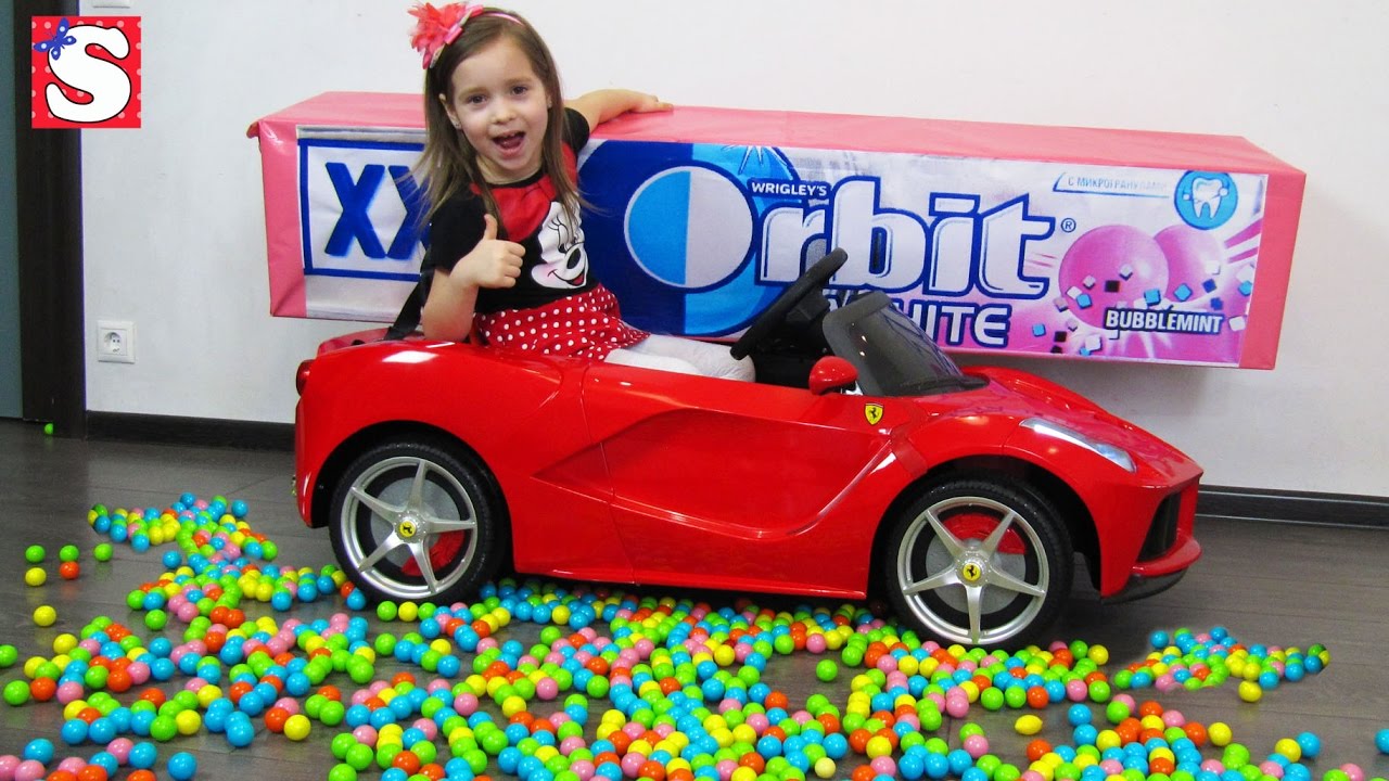 Bad-Baby-Samaya-Gigantskaya-ZHvachka-Giant-Dubble-Bubble-LOTS-OF-CANDY-CHALLENGE-Freak-Video-dlya-Detej