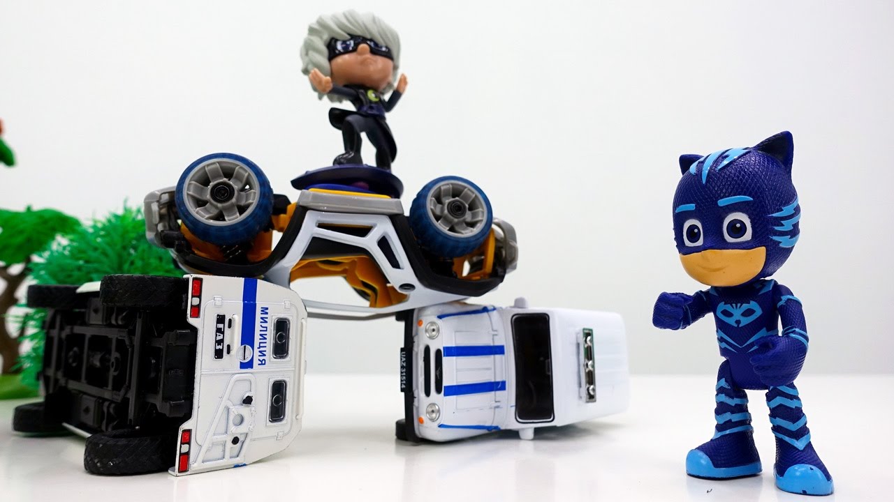 Geroi-v-maskah-video-s-igrushkami.-Lunnaya-devochka-ograbila-bank-Papa-Tajm