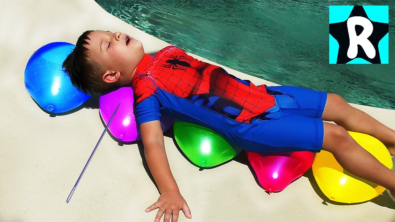 LOPAEM-SHARIKI-s-vodoj-Crushes-Water-balloons-in-Pool-Kids-fun-in-Real-life-Kids-Video-with-balls