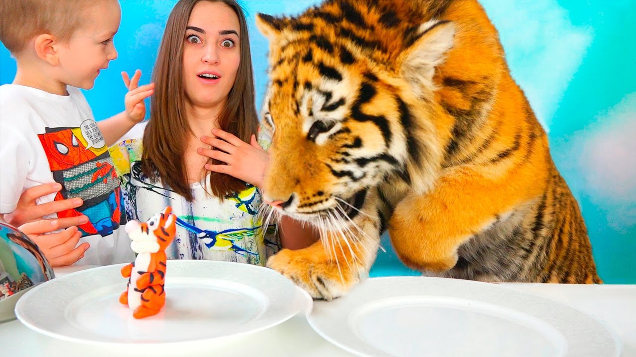 Obychnaya-Eda-protiv-Marmelada-CHellendzh-MAMA-PLACHET-Real-Food-vs-Gummy-Food-Candy-Challenge