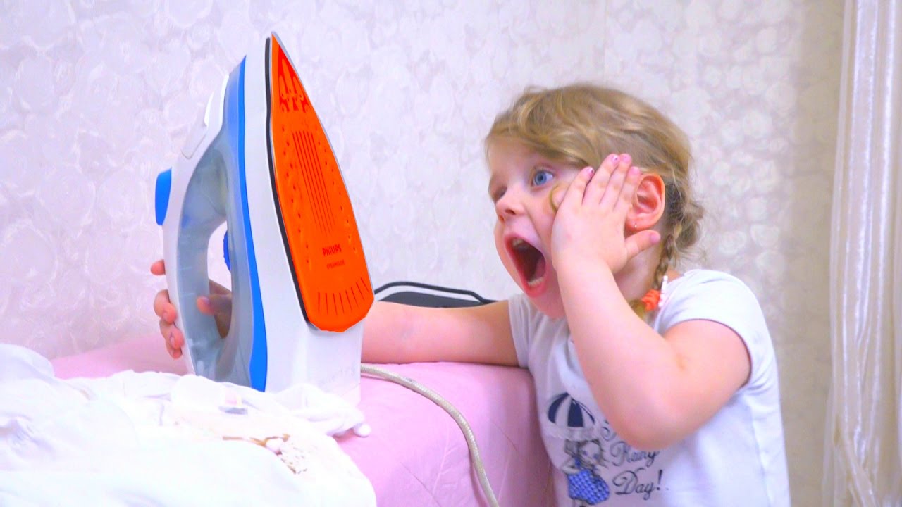 Raskalyonnyj-UTYUG-Dana-spalila-VESHHI-Diana-rasstroena-Dlya-detej-KIDS-Children