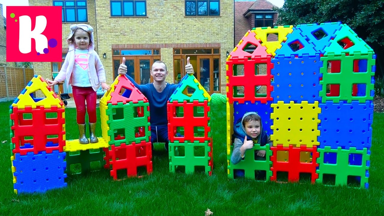 Zamok-Printsessy-iz-ogromnogo-konstruktora-Katya-upala-zlitsya-i-plachet-Ustroili-ZHelejnyj-CHELLENDZH