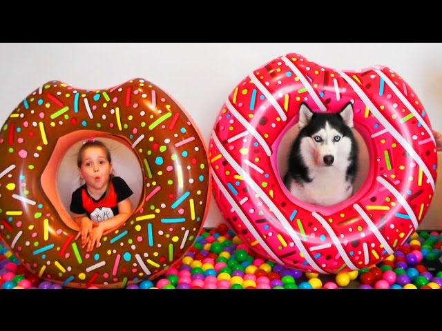 POLNAYA-KOMNATA-MYACHIKOV-Mama-v-SHokeVideo-dlya-detej-Igry-MASHINKI-Maks-Toys-For-Kids-Giant-Donut-Candy